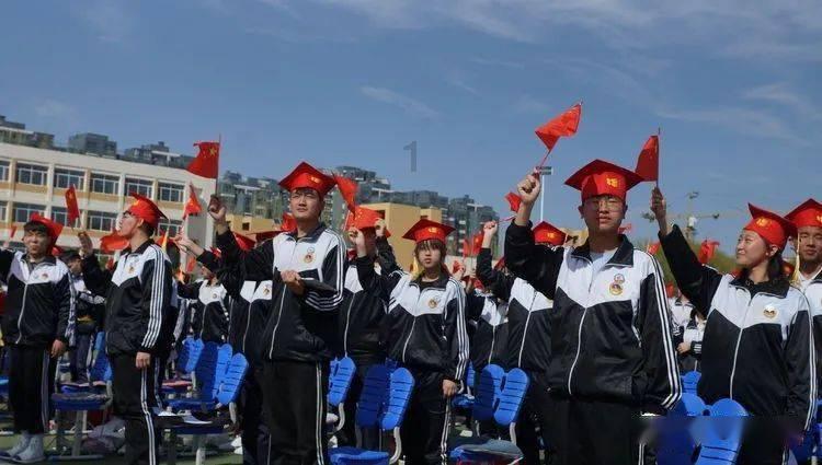 担当作为助力两仗全胜 高质量履职书写奋进答卷